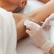 تزریق بوتاکس برای درمان تعریق زیربغل